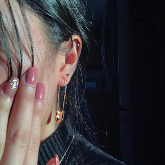 SOLD PIN EARRINGS - GOLD - Picture 3 of 4